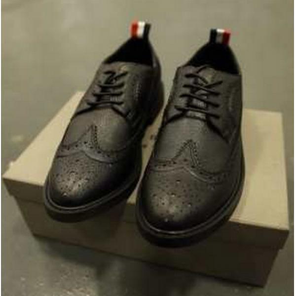 耐久性に優れ　2026春夏 THOM BROWNE トムブラウン 激安 ビジネスシューズ カジュアルシューズ