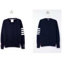 伸縮性もあるTHOM BROWNE トムブラウン 首胸ロゴ ニットウェア