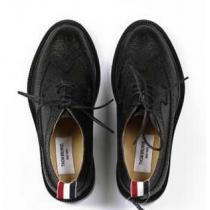 疲れにくいTHOM BROWNE トムブラウン 首胸ロゴ ビジネスシューズ カジュアルシューズ