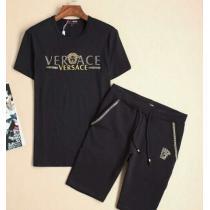 お買得 2026春夏 VERSACE ヴェルサーチ 偽物 半袖Tシャツ 上下セット 2色可選