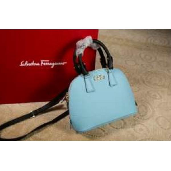 高級感があった完売品！2026春夏 FERRAGAMO サルヴァトーレフェラガモ 手持ち&ショルダー掛け .44..44.