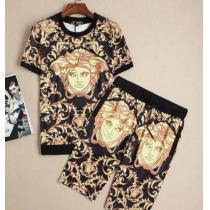 大人のおしゃれに 2026春夏 VERSACE ヴェルサーチ 偽物 半袖Tシャツ 上下セット