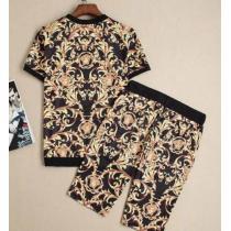 大人のおしゃれに 2026春夏 VERSACE ヴェルサーチ 偽物 半袖Tシャツ 上下セット