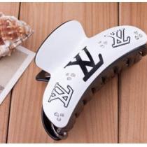 激安綺麗に決まるフォルム！2026LOUIS VUITTON ルイ ヴィトン バンスクリップ ダイヤ付き 髪饰り 2色可選