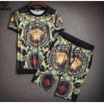 コピーブランド服 個性派 2026 VERSACE ヴェルサーチ 半袖Tシャツ 上下セット