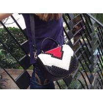 大人気☆NEW!!2026春夏 クリスチャンルブタン Christian Louboutin スパイク 手持ち&ショルダー掛け最高ランク.96.