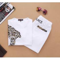 人気大定番 2026 SALE!今季 VERSACE ヴェルサーチ 半袖Tシャツ 上下セット 2色可選