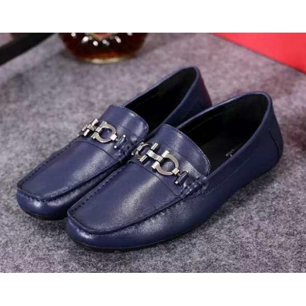 とても履きやすい FERRAGAMO サルヴァトーレフェラガモ カジュアルシューズ
