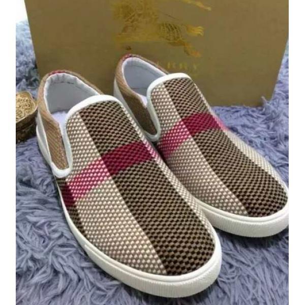 重宝するアイテム　2015 BURBERRY バーバリー カジュアルシューズ 　防臭加工