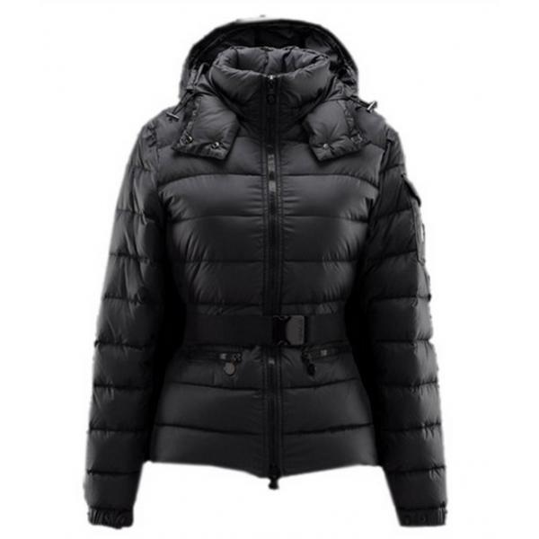 良質な素材　2026　MONCLER モンクレールレディースダウンジャケット