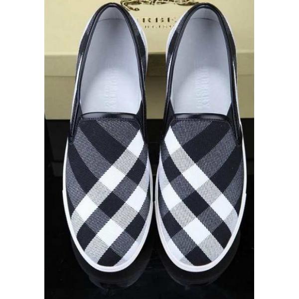 カジュアルが爆発！2026 BURBERRY バーバリー スリップオン 　抗菌、防臭加工