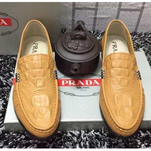 上質なレザー独特の光沢感 PRADA プラダ カジュアルシューズ