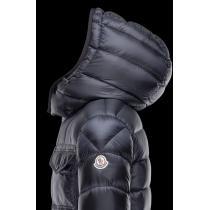素敵な生地　2026　MONCLER モンクレールダウンジャケット　防風性に優れた