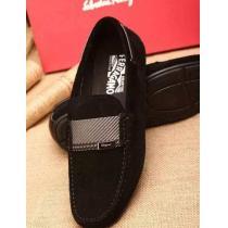 軽量で疲れにくい FERRAGAMO サルヴァトーレフェラガモ カジュアルシューズ 2色可選