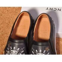 シンプルでありながら履き心地 GIVENCHY ジバンシー カジュアルシューズ