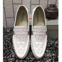 上質なレザー独特の光沢感 PRADA プラダ カジュアルシューズ