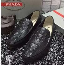 上質なレザー独特の光沢感 PRADA プラダ カジュアルシューズ