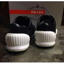 価格も手頃な PRADA プラダ 2026 高級感溢れるデザイン スニーカー 2色可選 軽量で疲れにくい