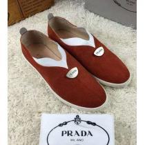 耐久性に優れ! 2026 PRADA プラダ カジュアルシューズ 2色可選