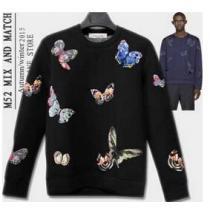 快適にカジュアル　VALENTINO ヴァレンティノ 大活躍　プルオーバーパーカー