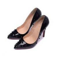 上品な雰囲気が漂う　 2026 Christian Louboutinクリスチャンルブタン 洗練されたパンプス