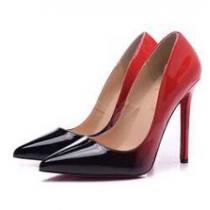 安定感があり 2026 Christian Louboutinクリスチャンルブタン　魅力的 パンプス