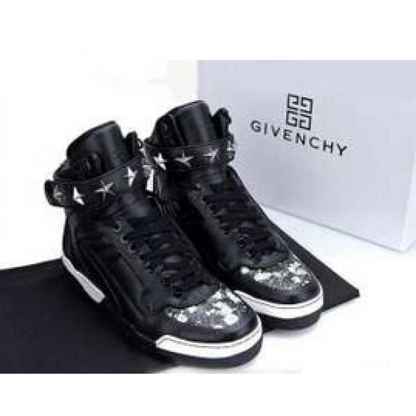 注目度が満点 2026秋冬 GIVENCHY ジバンシー メンズ　レースアップ　上品上質なハイカットスニーカー