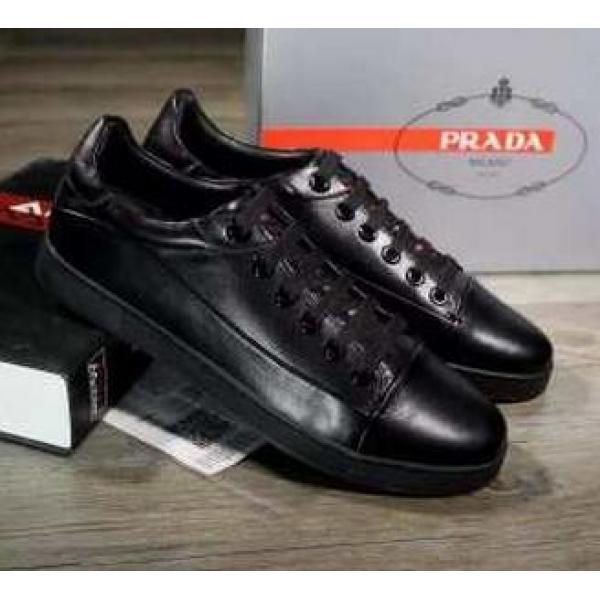 シンプルな2026秋冬 PRADA プラダ 実用的でフラットシューズ 2色可選