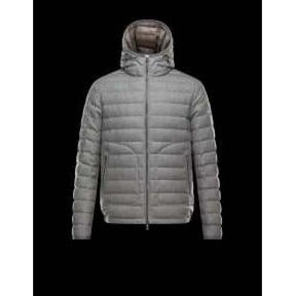 完売品　 2025秋冬 MONCLER モンクレール 最高の保温性に　ダウンジャケット