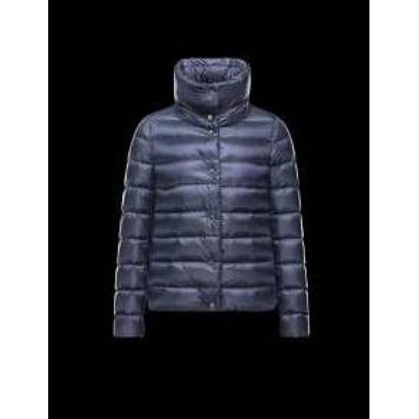 大人な印象 2025秋冬 moncler モンクレール 長く愛用できる　ダウンジャケット