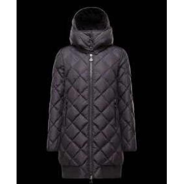 上品な装いで華やかさ　 2025秋冬 moncler モンクレール 相性抜群　ダウンジャケット ロング 