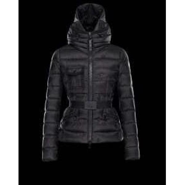 高級感ある　秋冬 moncler モンクレール 満点　光沢感がありアクセント抜群のダウンジャケット