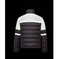 保温性のある 2026秋冬 MONCLER モンクレール 個性的なダウンジャケット 