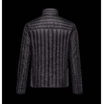 保温性のある 2026秋冬 MONCLER モンクレール デザインも魅力のダウンジャケット