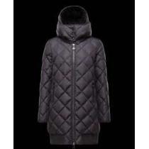 上品な装いで華やかさ　 2025秋冬 moncler モンクレール 相性抜群　ダウンジャケット ロング 