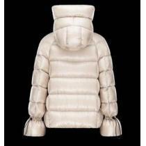 上品な雰囲気漂い　 2026秋冬 MONCLER モンクレール 格安　ダウンジャケット