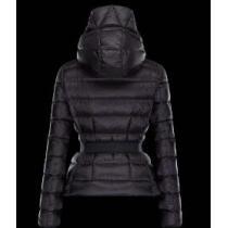 高級感ある　秋冬 moncler モンクレール 満点　光沢感がありアクセント抜群のダウンジャケット
