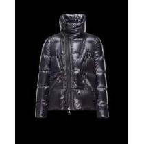 超軽量の2026秋冬 moncler モンクレール　手触り良く心地良い ダウンジャケット
