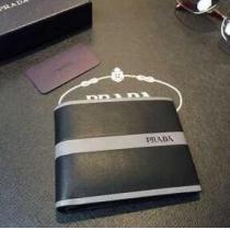 プレゼントに　秋冬 prada プラダ 印象的な短財布 2色可選 .158.
