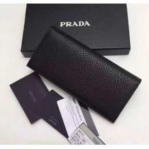 カジュアル感　秋冬 prada プラダ 機能性も抜群　二つ折り財布 .158.