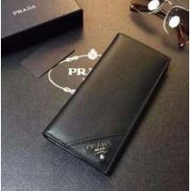 高級感のあるデザイン　秋冬 prada プラダ　収納できる 二つ折り財布 .158.