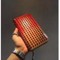 実用的なアイテム　クリスチャン ルブタン　 使い勝手の良い長財布 ラウンドジップ  レッドピンク.473.