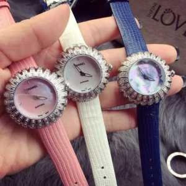 個性的なデザイン 2026 コピー ブランド 女性用腕時計 33mm 多色選択可.200.