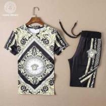 プレゼントに 2026春夏 ヴェルサーチ VERSACE 半袖セットアップ