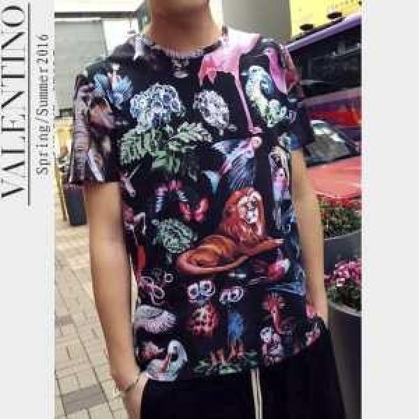 大活躍 VALENTINO ヴァレンティノ 強い魅力を感じる一枚  半袖Tシャツ