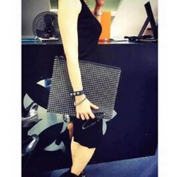 大人気アイテム　スタッズクラッチ　ルブタンコピー　Peter Pouch 上質な スパイクバッグ..96.