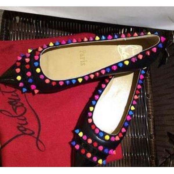 美品　クリスチャンルブタン　レザー　レディース　華やかにパンプス　ポインテッドトゥ　スタッズ　ブラック..473.