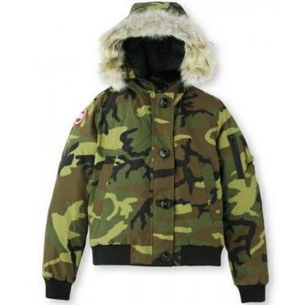 素敵なアイテム　CANADA GOOSE 保温性に優れダウンコート.
