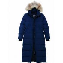 細身に見せてくれるアイテム　CANADA GOOSE/カナダグース　女性のダウンジャケット.