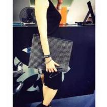 大人気アイテム　スタッズクラッチ　ルブタンコピー　Peter Pouch 上質な スパイクバッグ..96.